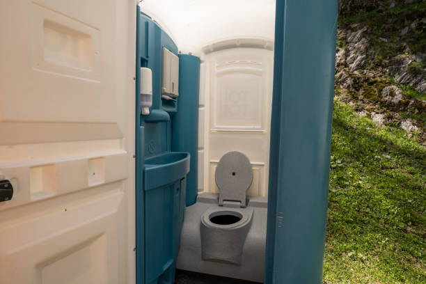 Best Luxury portable toilet rental  in Jefferson, WI